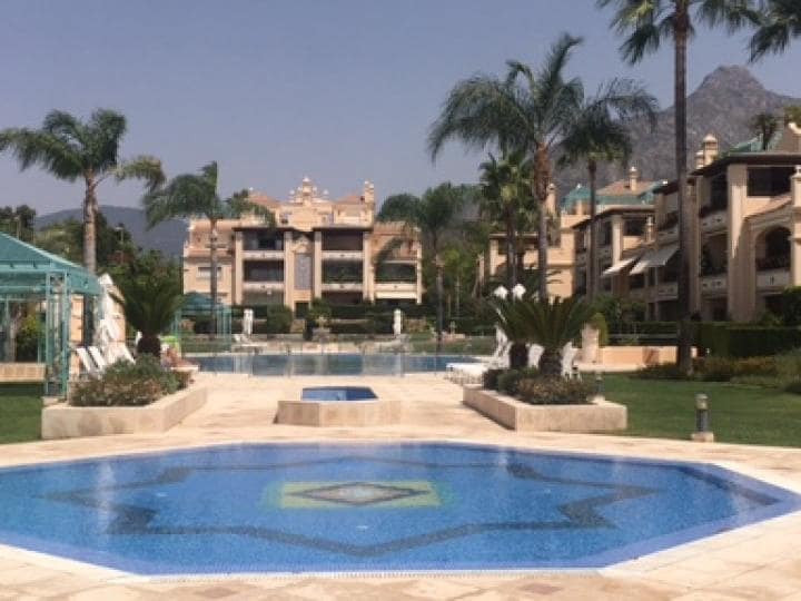 Apartamento de 3 habitaciones en Golden Mile en venta con piscina garaje - 799.500 € (Ref: 10001567)