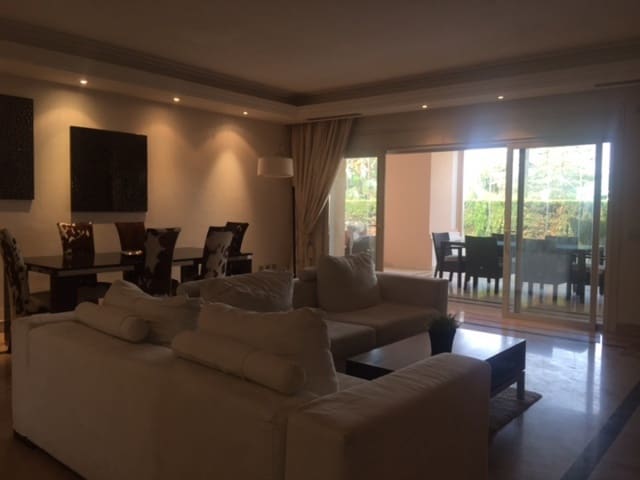 Apartamento de 3 habitaciones en Golden Mile, Marbella en venta con piscina garaje - 799.500 € (Ref: 10001567)
