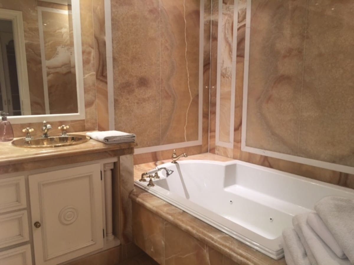 Apartamento de 3 habitaciones en Golden Mile en venta con piscina garaje - 799.500 € (Ref: 10001567)