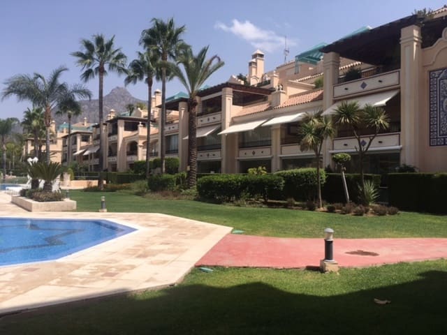 Apartamento de 3 habitaciones en Golden Mile, Marbella en venta con piscina garaje - 799.500 € (Ref: 10001567)