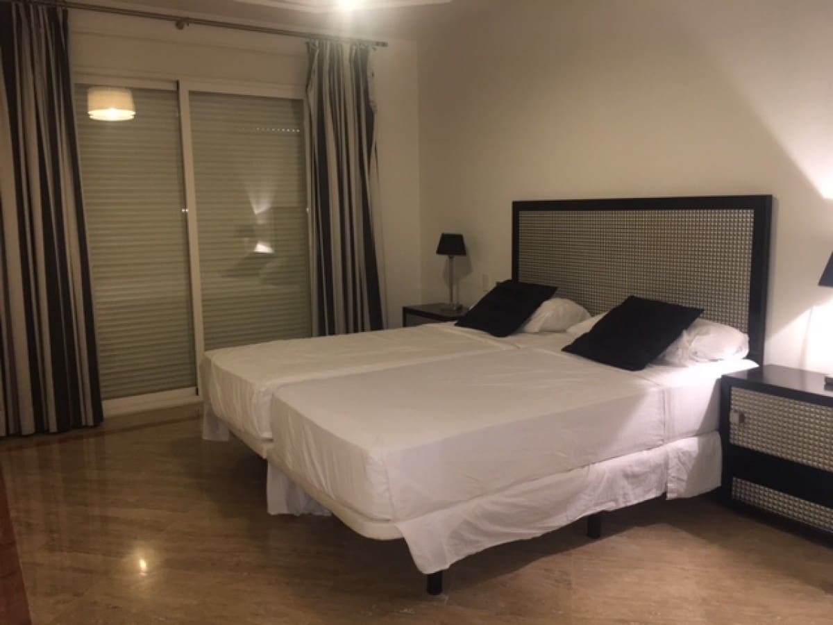 Apartamento de 3 habitaciones en Golden Mile en venta con piscina garaje - 799.500 € (Ref: 10001567)