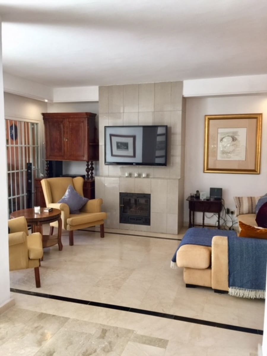 3 bedroom Apartment for sale in Marbella with pool garage - € 460,000 (Ref: 10001568)