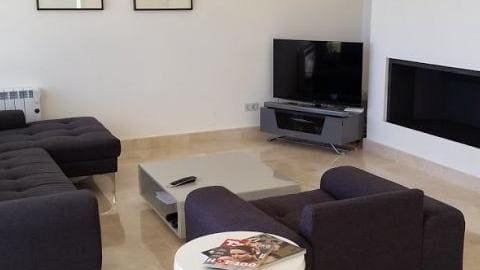 5 sovrum Villa till salu i Benahavis med pool garage - 1 295 000 € (Ref: 10001569)