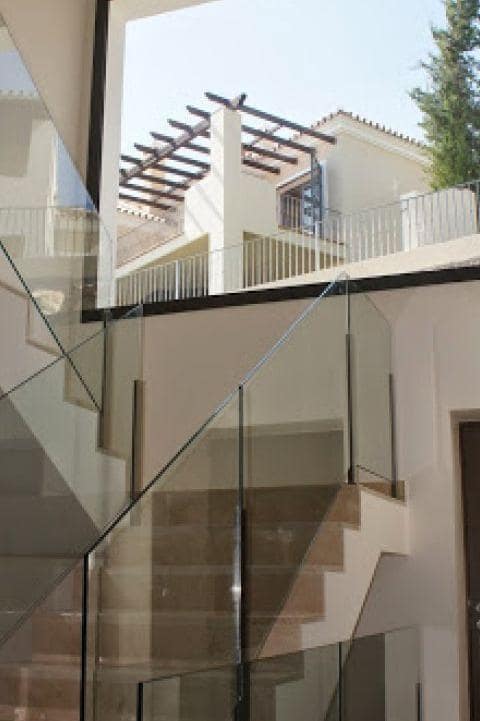 5 sovrum Villa till salu i Benahavis med pool garage - 1 295 000 € (Ref: 10001569)