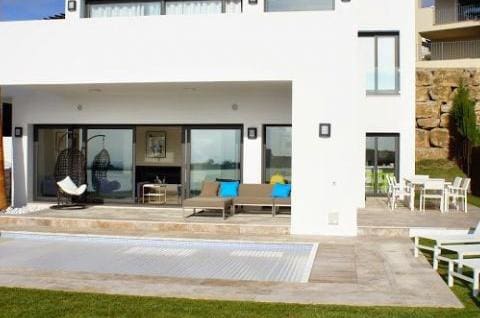 5 sovrum Villa till salu i Benahavis med pool garage - 1 295 000 € (Ref: 10001569)