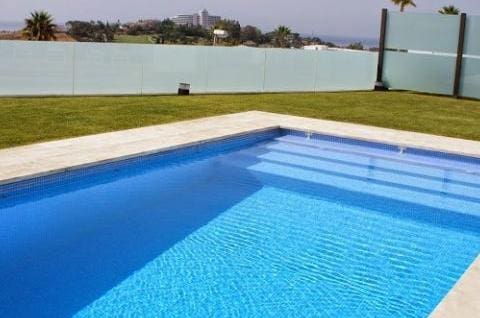 5 sovrum Villa till salu i Benahavis med pool garage - 1 295 000 € (Ref: 10001569)