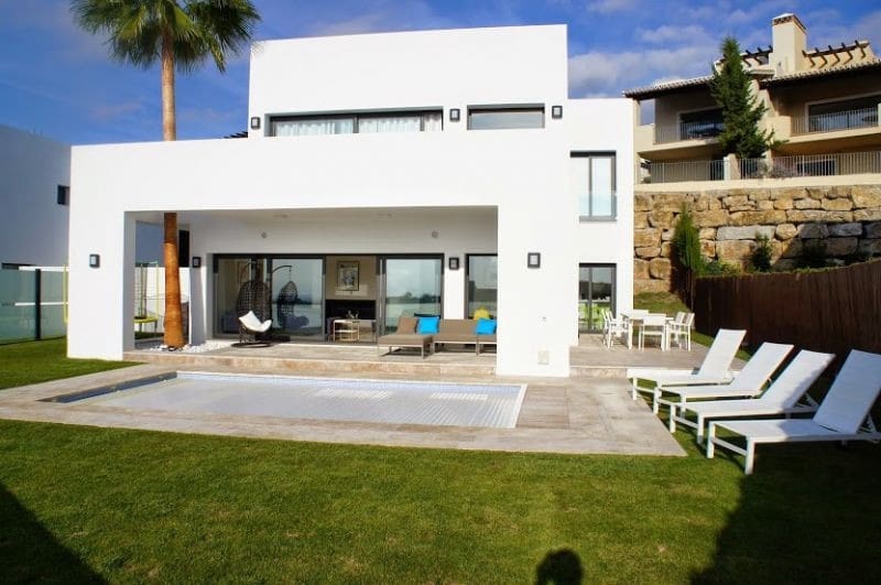 5 sovrum Villa till salu i Benahavis med pool garage - 1 295 000 € (Ref: 10001569)
