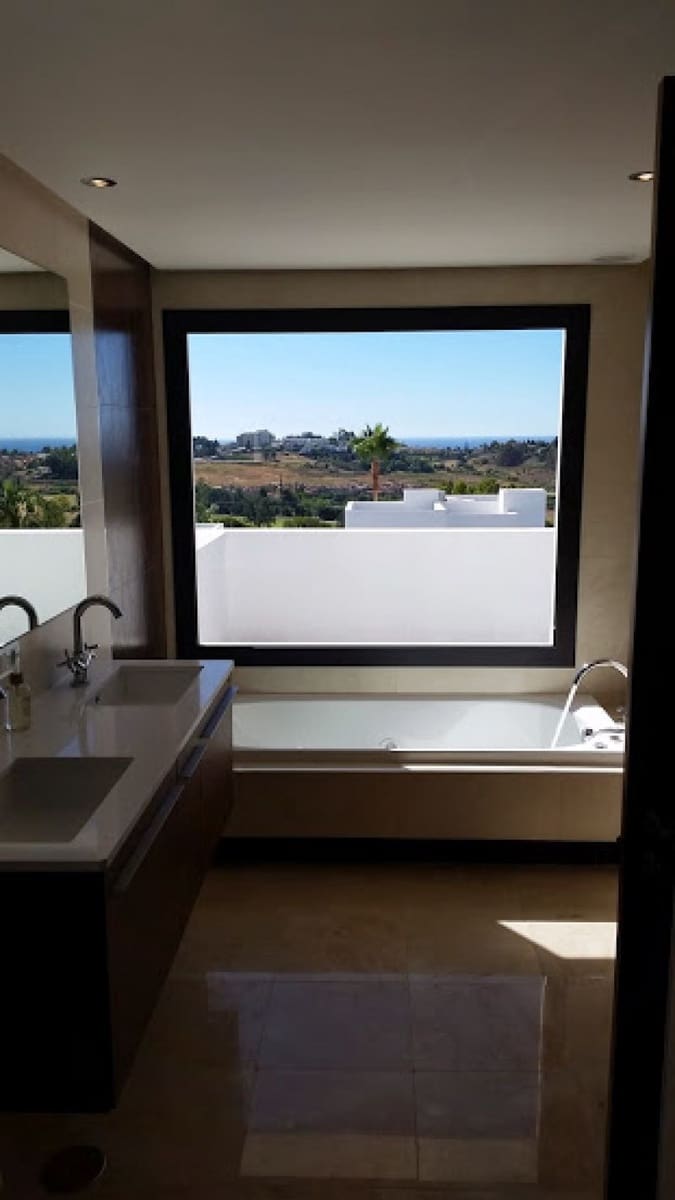 5 sovrum Villa till salu i Benahavis med pool garage - 1 295 000 € (Ref: 10001569)