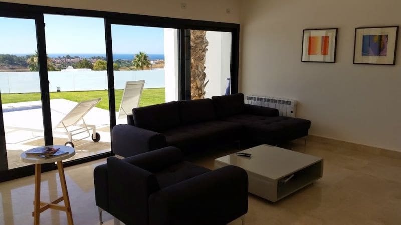 5 sovrum Villa till salu i Benahavis med pool garage - 1 295 000 € (Ref: 10001569)