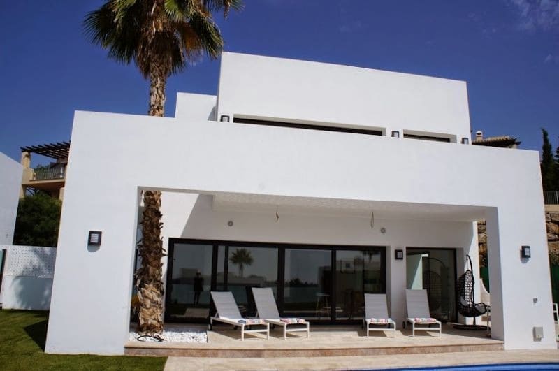 5 sovrum Villa till salu i Benahavis med pool garage - 1 295 000 € (Ref: 10001569)