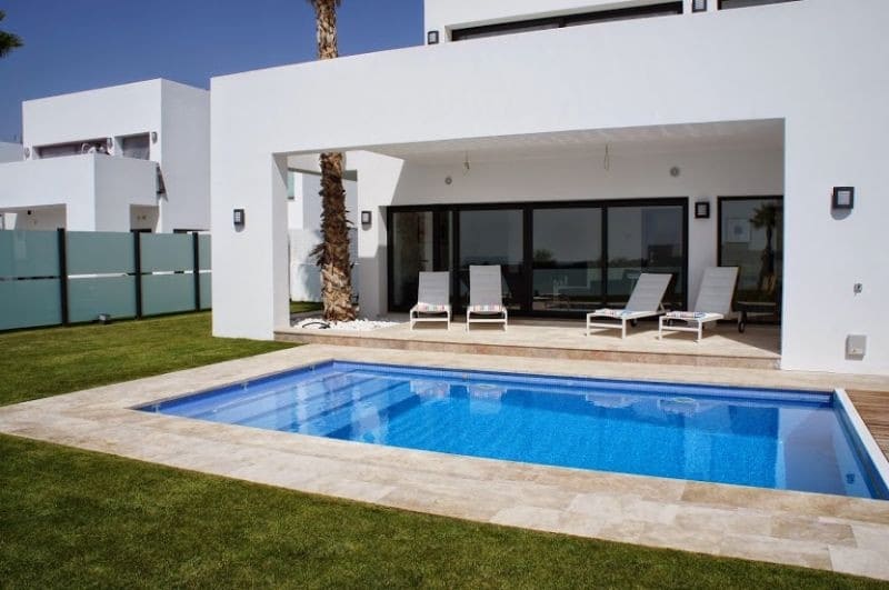 5 sovrum Villa till salu i Benahavis med pool garage - 1 295 000 € (Ref: 10001569)