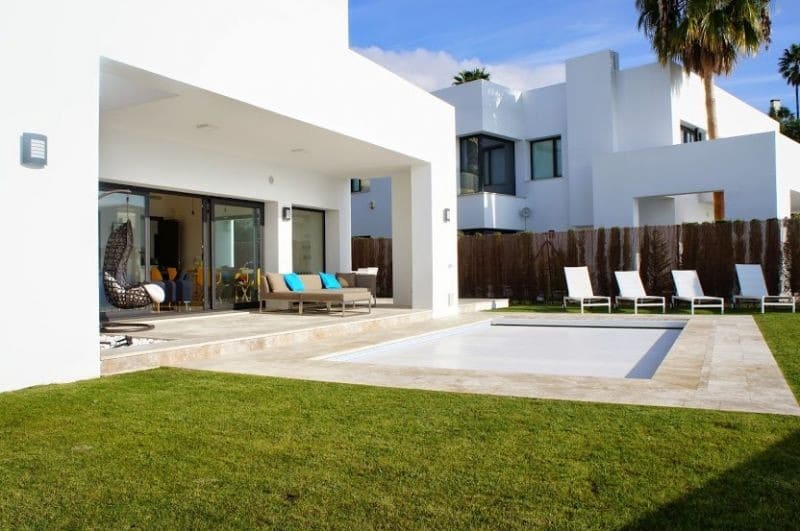 5 sovrum Villa till salu i Benahavis med pool garage - 1 295 000 € (Ref: 10001569)