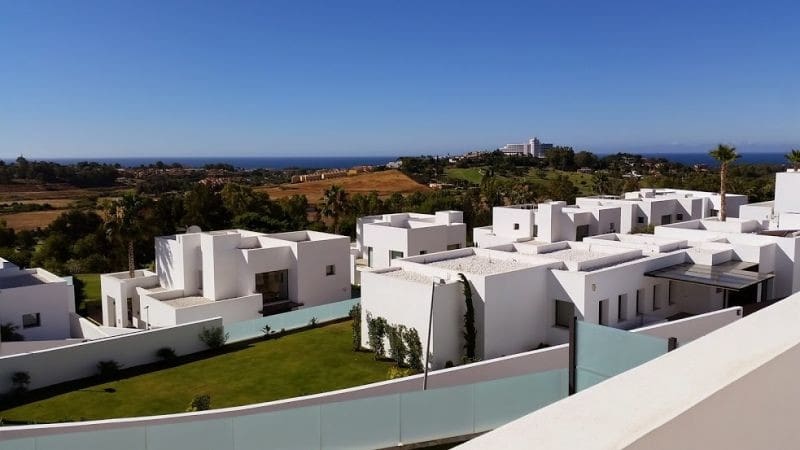 5 sovrum Villa till salu i Benahavis med pool garage - 1 295 000 € (Ref: 10001569)