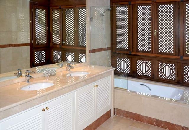 3 Zimmer Penthouse zu verkaufen in Puerto Banus, Marbella mit Pool Garage - 3.500.000 € (Ref: 10001571)