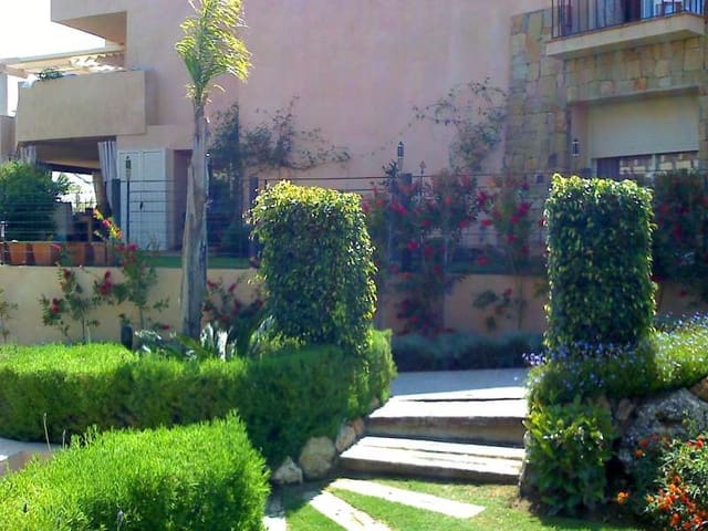 3 slaapkamer Appartement te koop in Marbella met zwembad - € 640.000 (Ref: 10001572)