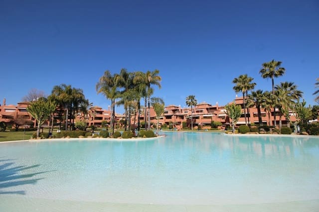 3 quarto Apartamento para venda em Atalaya-Isdabe, Estepona com piscina - 550 000 € (Ref: 10001575)