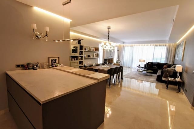 Apartamento de 2 habitaciones en Marbella en venta con piscina garaje - 790.000 € (Ref: 10001576)