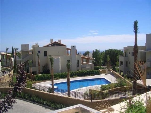 Apartamento de 2 habitaciones en Marbella en venta con piscina garaje - 790.000 € (Ref: 10001576)