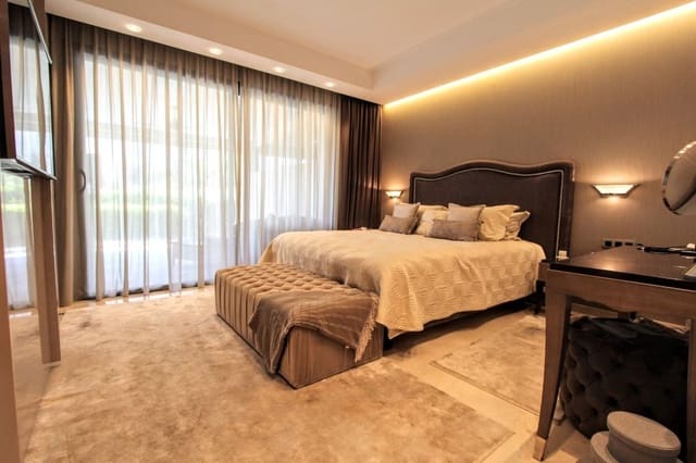 Apartamento de 2 habitaciones en Marbella en venta con piscina garaje - 790.000 € (Ref: 10001576)