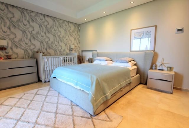 Apartamento de 2 habitaciones en Marbella en venta con piscina garaje - 790.000 € (Ref: 10001576)