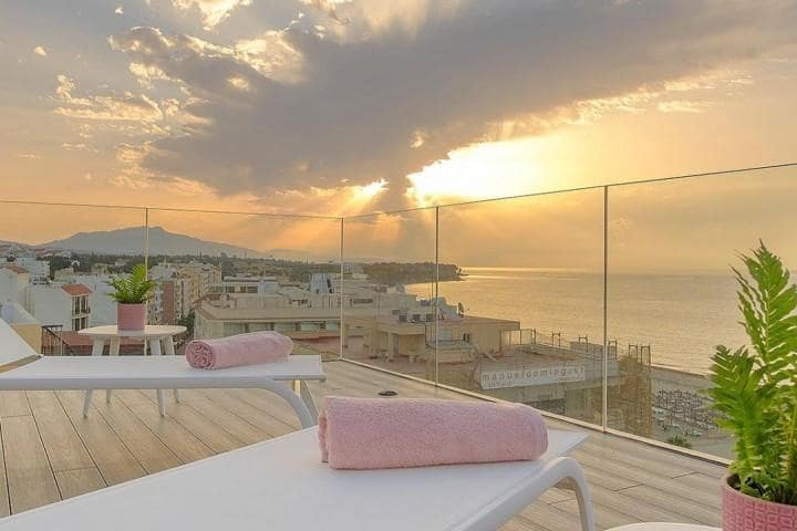 Ático de 3 habitaciones en Estepona en venta con piscina garaje - 2.290.000 € (Ref: 10001578)