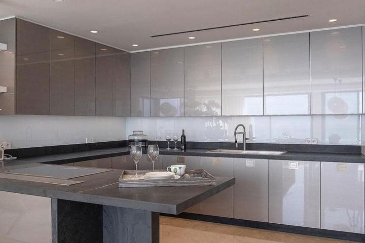 Ático de 3 habitaciones en Estepona en venta con piscina garaje - 2.290.000 € (Ref: 10001578)