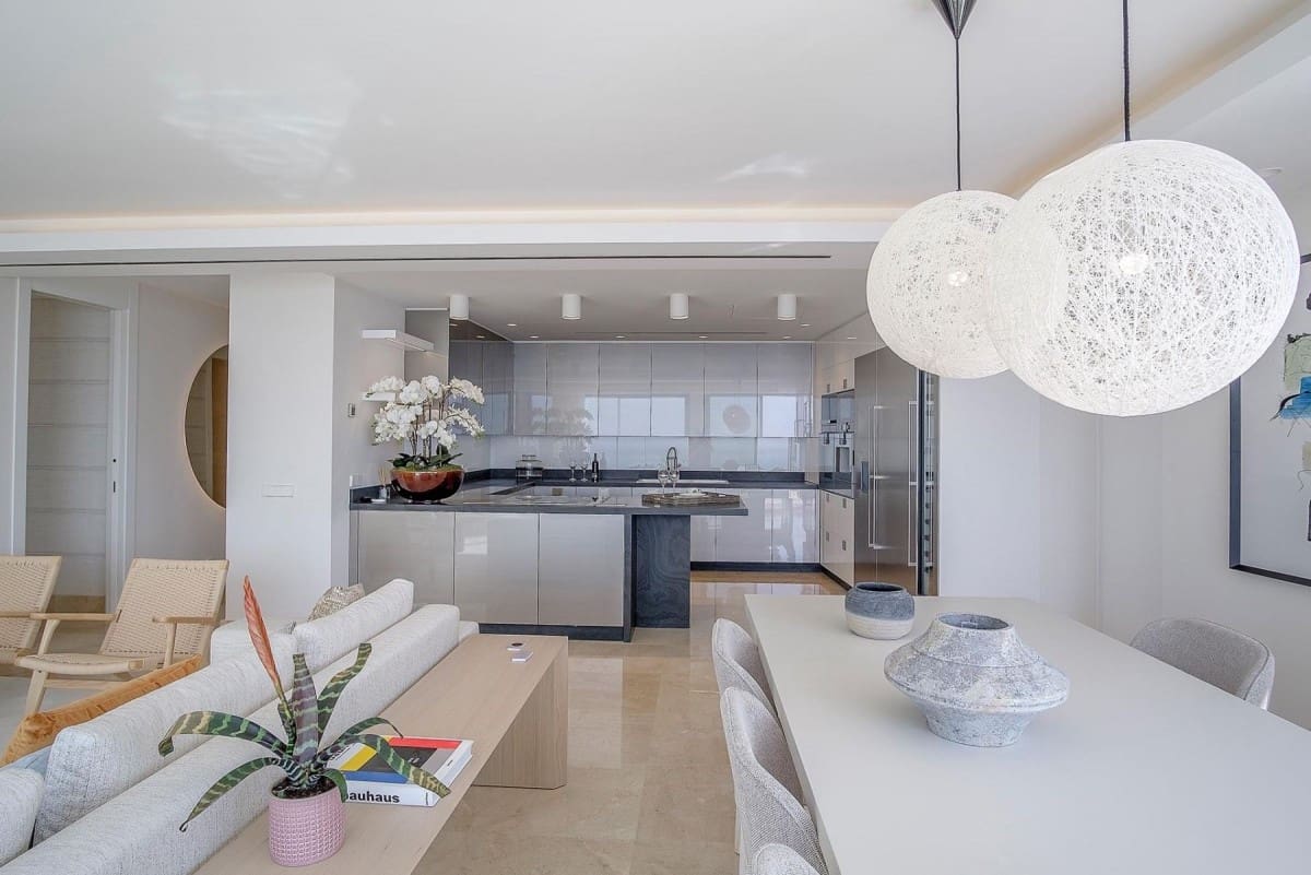 Ático de 3 habitaciones en Estepona en venta con piscina garaje - 2.290.000 € (Ref: 10001578)