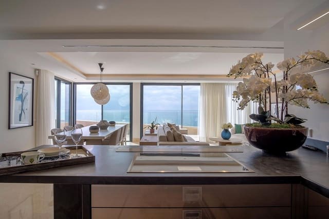 Ático de 3 habitaciones en Estepona en venta con piscina garaje - 2.290.000 € (Ref: 10001578)