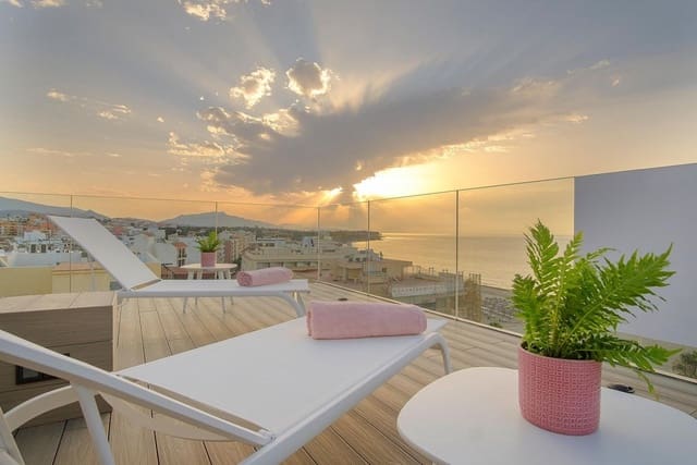 Ático de 3 habitaciones en Estepona en venta con piscina garaje - 2.290.000 € (Ref: 10001578)