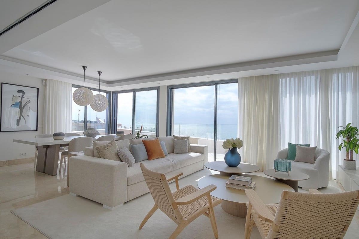 Ático de 3 habitaciones en Estepona en venta con piscina garaje - 2.290.000 € (Ref: 10001578)