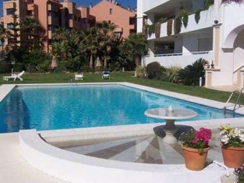 3 quarto Apartamento para venda em Puerto Banus com piscina garagem - 879 500 € (Ref: 10001580)