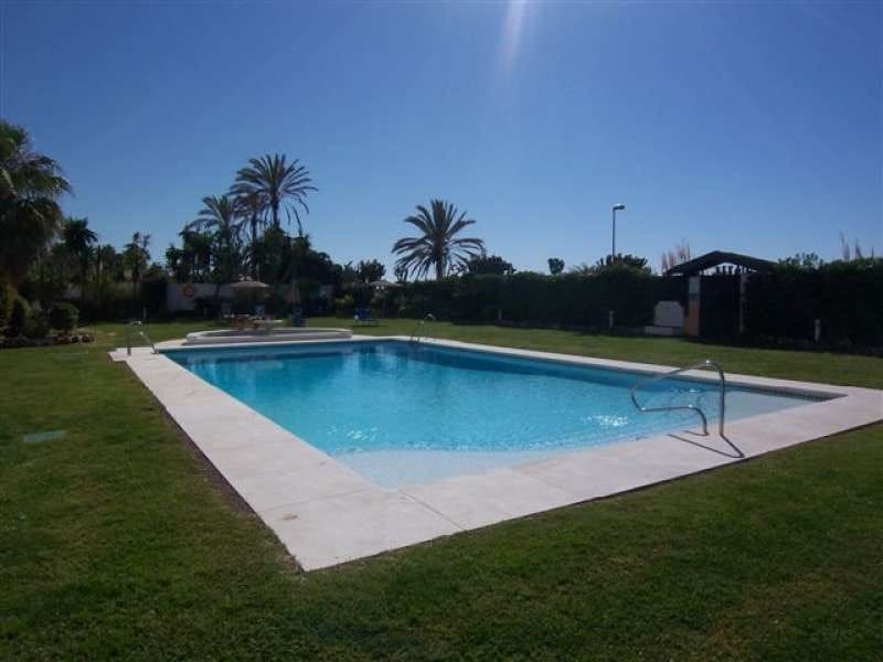 3 quarto Apartamento para venda em Puerto Banus com piscina garagem - 879 500 € (Ref: 10001580)