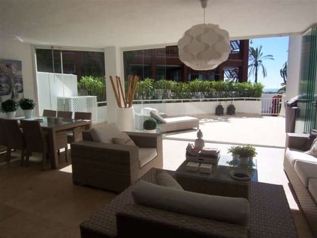 3 quarto Apartamento para venda em Puerto Banus, Marbella com piscina garagem - 879 500 € (Ref: 10001580)