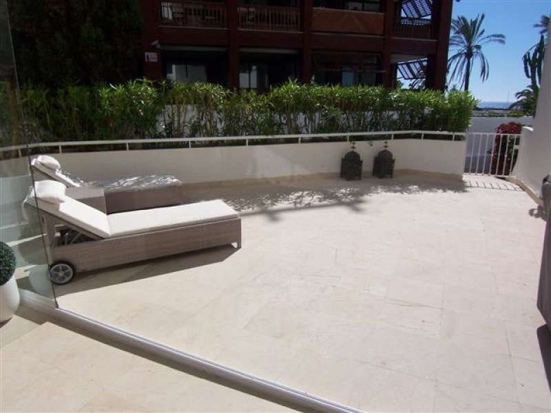 3 quarto Apartamento para venda em Puerto Banus com piscina garagem - 879 500 € (Ref: 10001580)