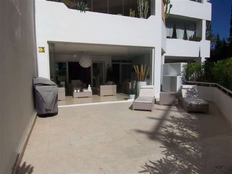 3 quarto Apartamento para venda em Puerto Banus com piscina garagem - 879 500 € (Ref: 10001580)