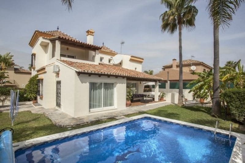 4 sypialnia Willa na sprzedaż w Marbella z basenem garażem - 849 000 € (Ref: 10001581)