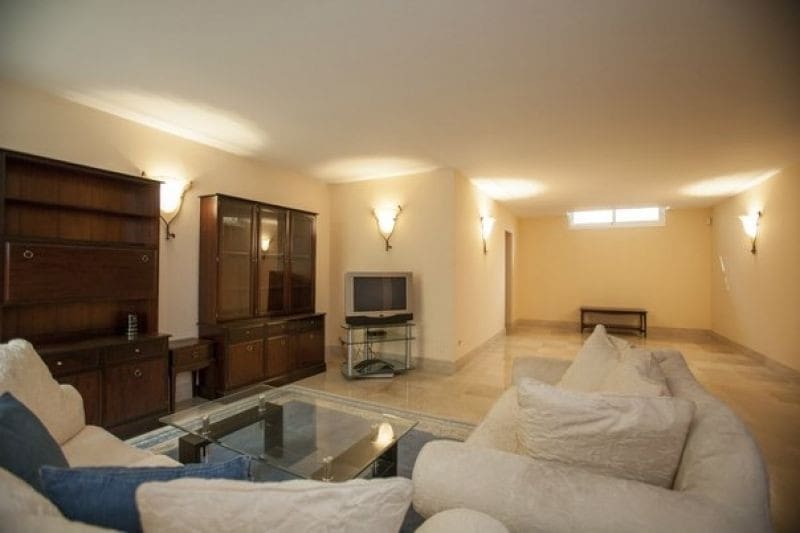 4 sypialnia Willa na sprzedaż w Marbella z basenem garażem - 849 000 € (Ref: 10001581)