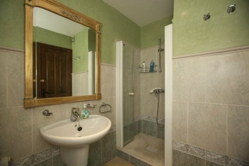 4 sypialnia Willa na sprzedaż w Marbella z basenem garażem - 849 000 € (Ref: 10001581)
