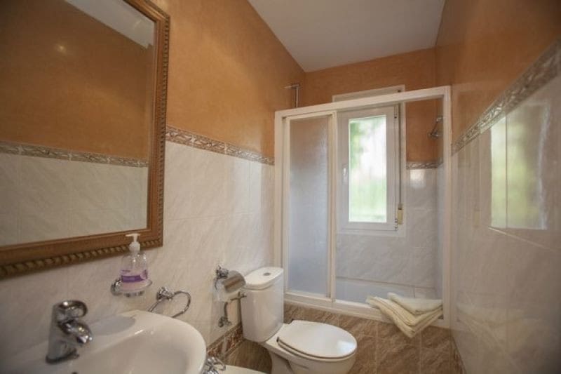 4 sypialnia Willa na sprzedaż w Marbella z basenem garażem - 849 000 € (Ref: 10001581)