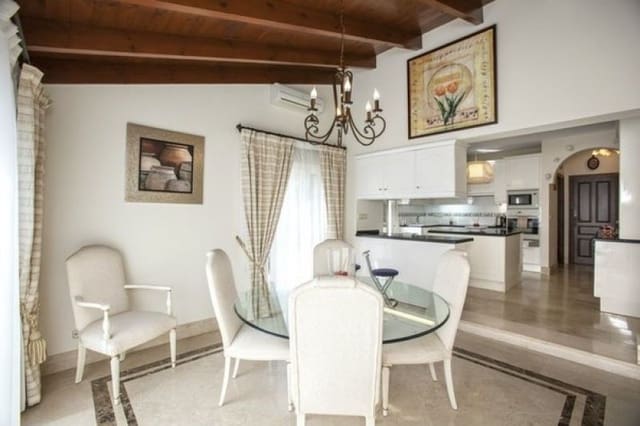 4 sypialnia Willa na sprzedaż w Marbella z basenem garażem - 849 000 € (Ref: 10001581)