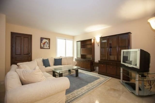 4 sypialnia Willa na sprzedaż w Marbella z basenem garażem - 849 000 € (Ref: 10001581)