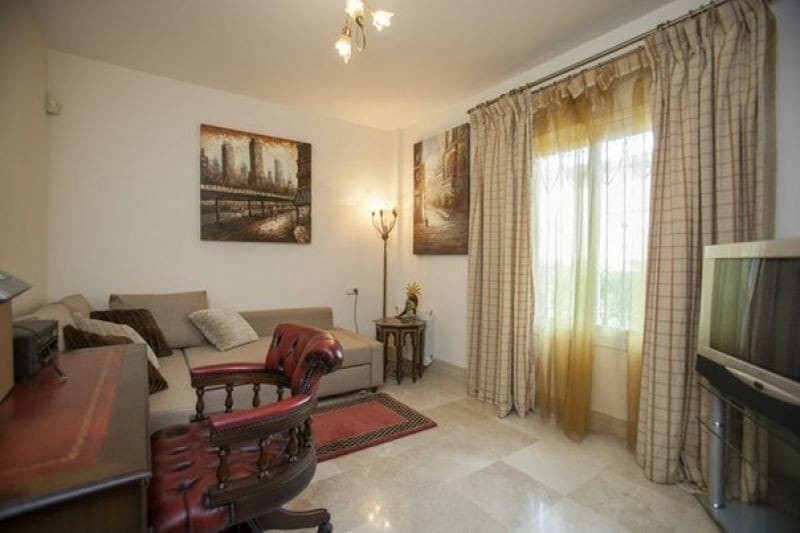 4 sypialnia Willa na sprzedaż w Marbella z basenem garażem - 849 000 € (Ref: 10001581)