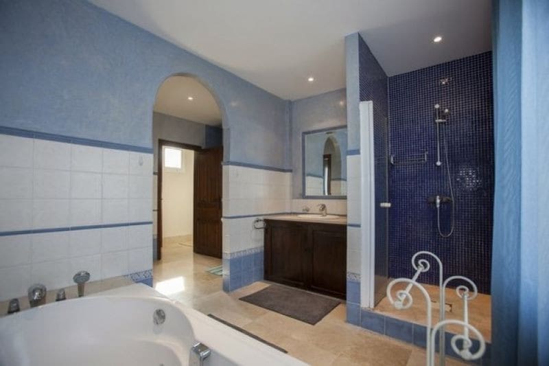 4 sypialnia Willa na sprzedaż w Marbella z basenem garażem - 849 000 € (Ref: 10001581)