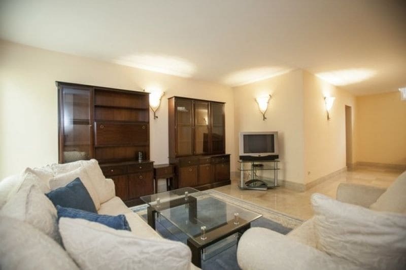 4 sypialnia Willa na sprzedaż w Marbella z basenem garażem - 849 000 € (Ref: 10001581)