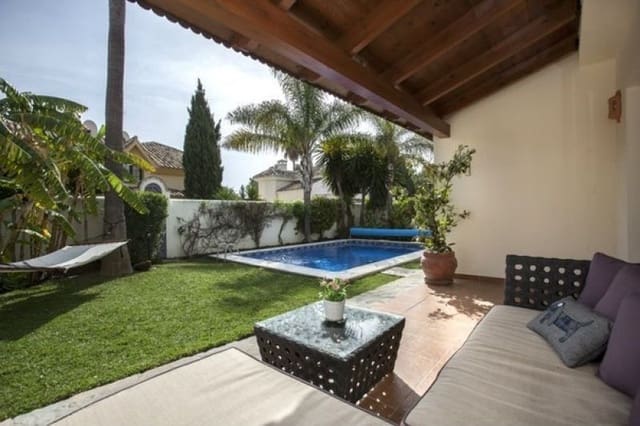 4 sypialnia Willa na sprzedaż w Marbella z basenem garażem - 849 000 € (Ref: 10001581)