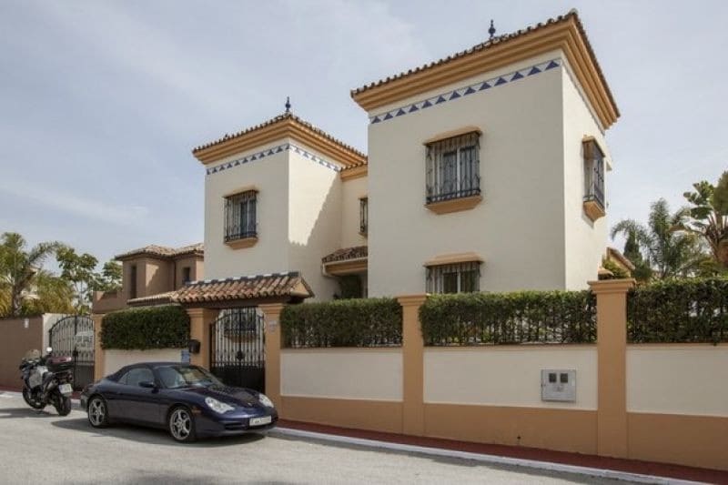 4 sypialnia Willa na sprzedaż w Marbella z basenem garażem - 849 000 € (Ref: 10001581)
