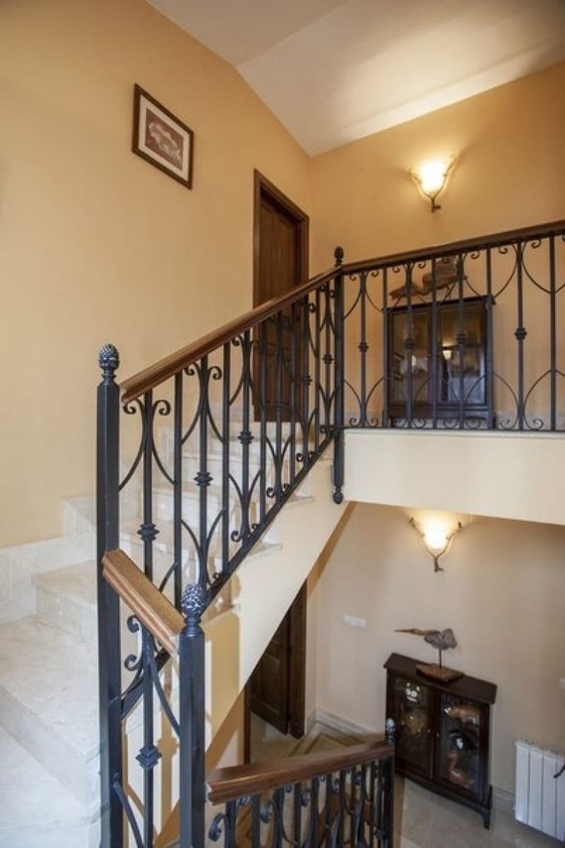 4 sypialnia Willa na sprzedaż w Marbella z basenem garażem - 849 000 € (Ref: 10001581)
