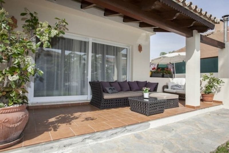 4 sypialnia Willa na sprzedaż w Marbella z basenem garażem - 849 000 € (Ref: 10001581)