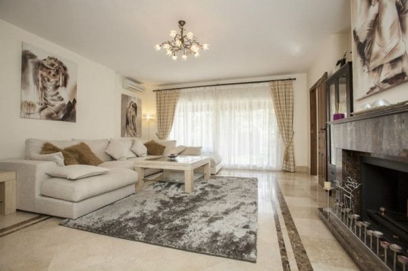 4 sypialnia Willa na sprzedaż w Marbella z basenem garażem - 849 000 € (Ref: 10001581)