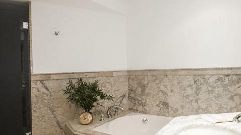 2 sypialnia Apartament na sprzedaż w Marbella z basenem garażem - 695 000 € (Ref: 10001582)